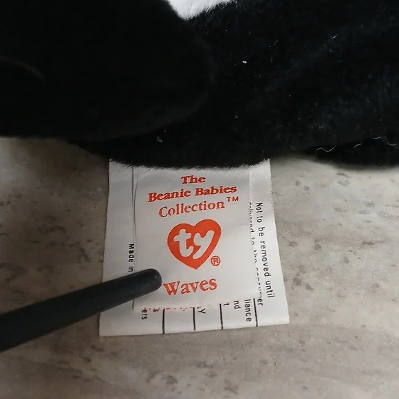 🩵3/$20🩵 Ty Beanie Baby "Waves" The Killer Whale With Tags - Picture 3 of 3